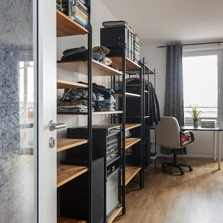 2 Large Br 10min Alexanderplatz