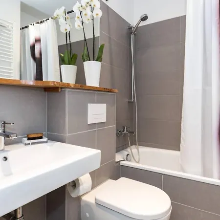 2 Large Br 10min Alexanderplatz Daire